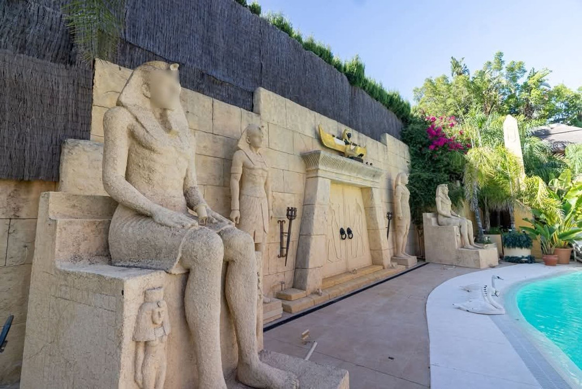 Se vende Villa - Chalet de 7 dormitorios en Costa Del Sol, Cadiz, España