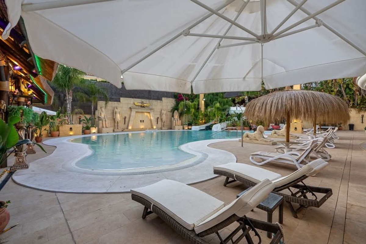 Se vende Villa - Chalet de 7 dormitorios en Costa Del Sol, Cadiz, España