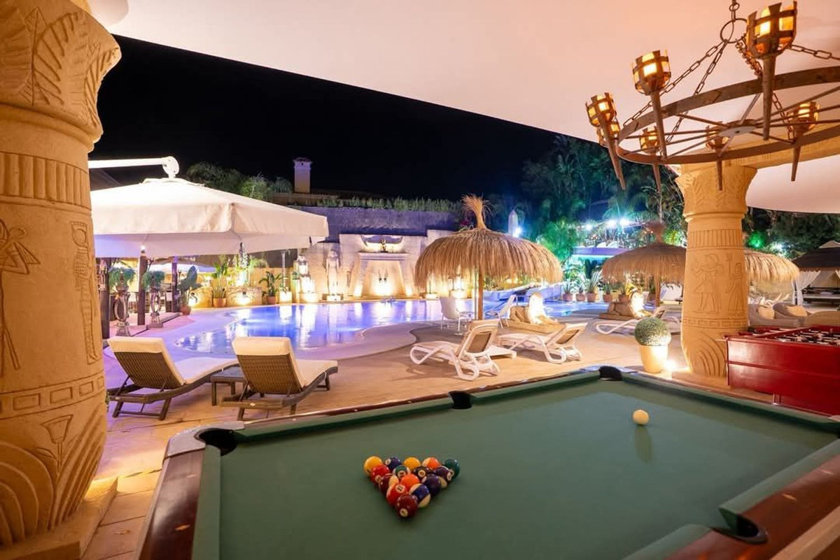 Se vende Villa - Chalet de 7 dormitorios en Costa Del Sol, Cadiz, España