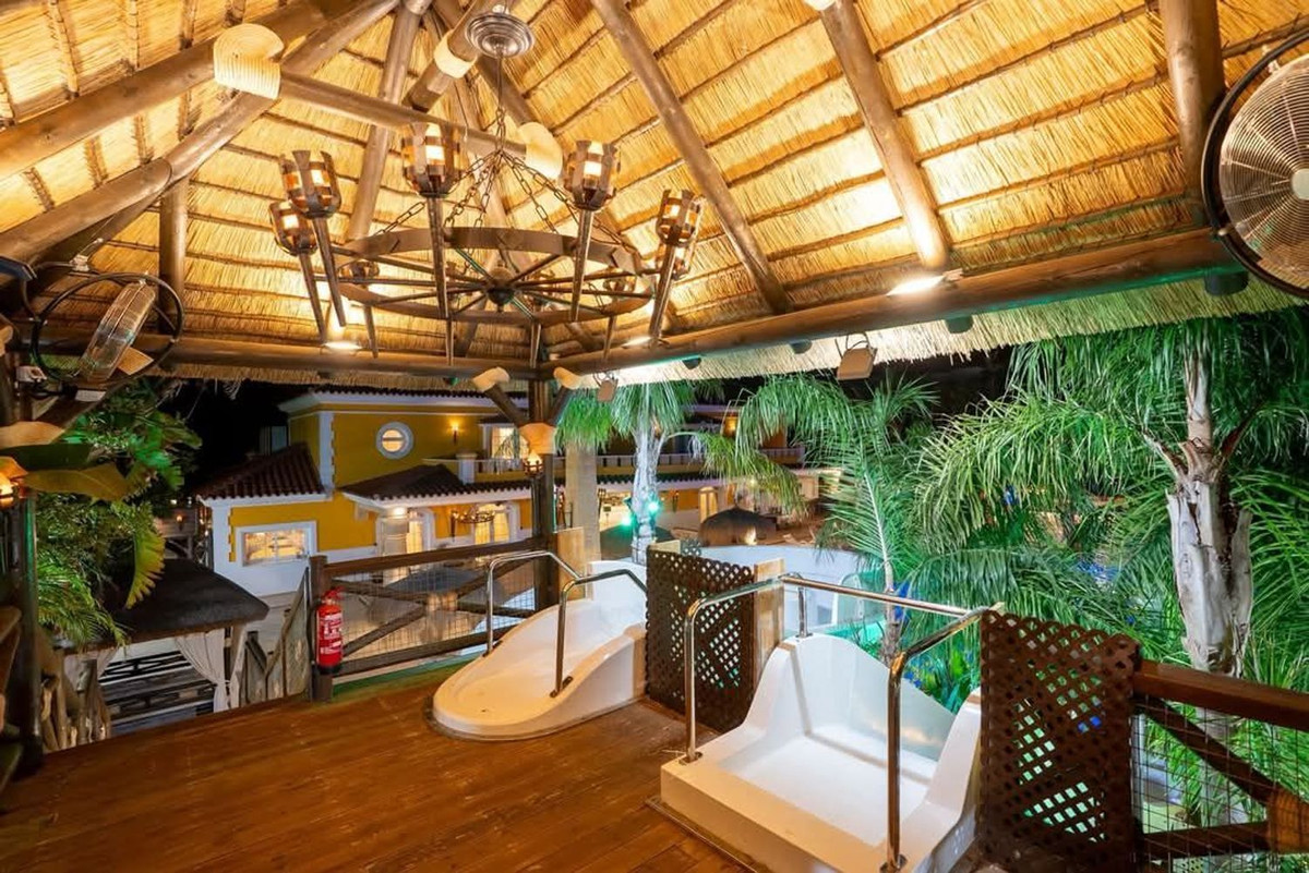 Se vende Villa - Chalet de 7 dormitorios en Costa Del Sol, Cadiz, España
