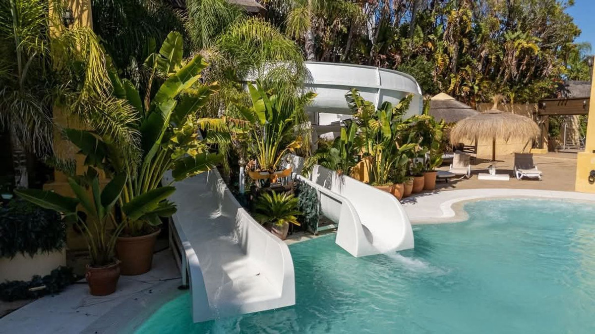 Se vende Villa - Chalet de 7 dormitorios en Costa Del Sol, Cadiz, España