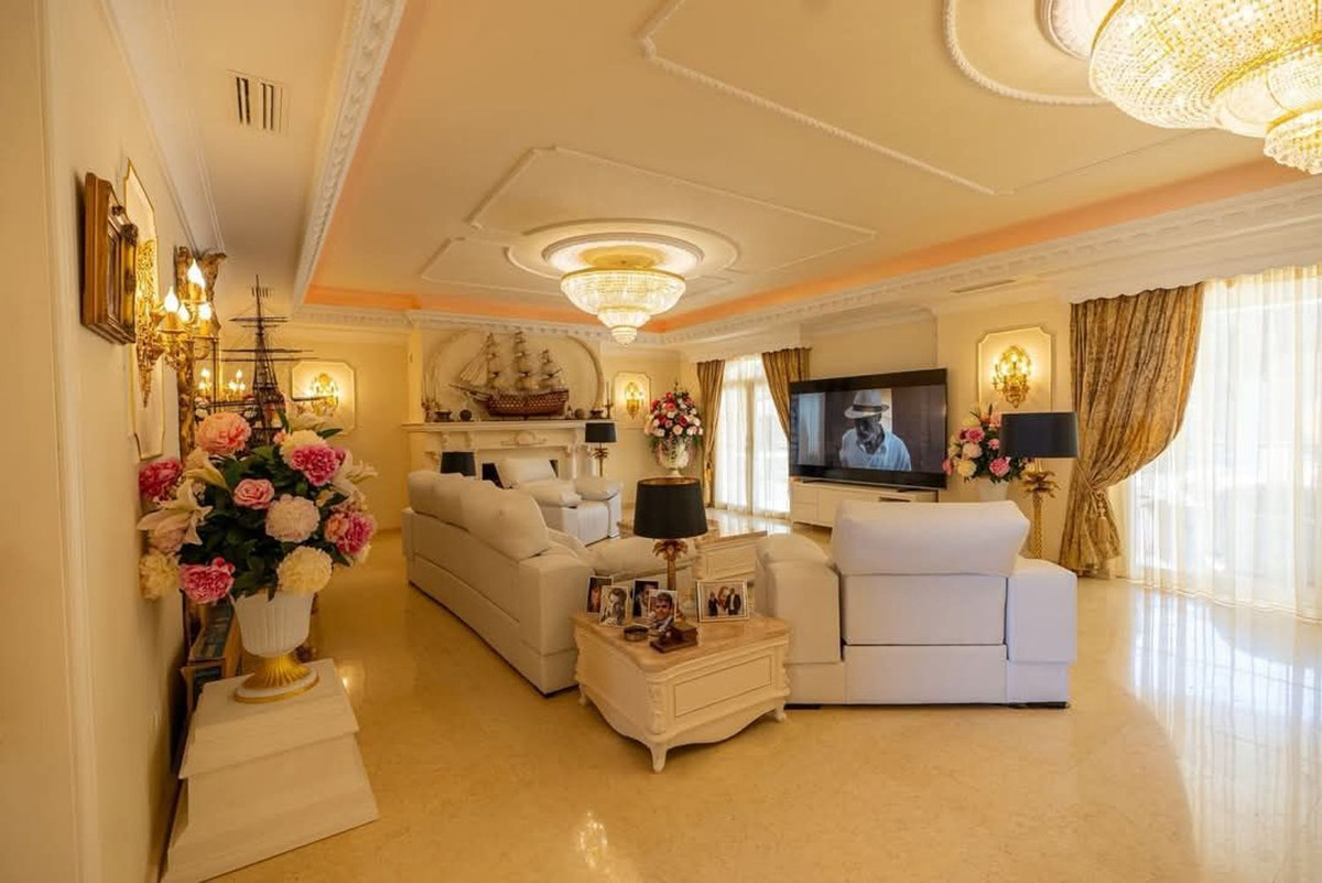 Se vende Villa - Chalet de 7 dormitorios en Costa Del Sol, Cadiz, España