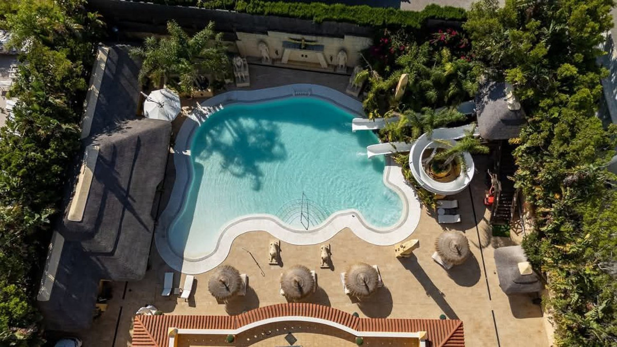 Se vende Villa - Chalet de 7 dormitorios en Costa Del Sol, Cadiz, España