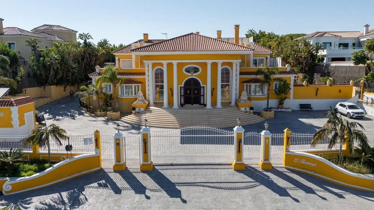 Se vende Villa - Chalet de 7 dormitorios en Costa Del Sol, Cadiz, España