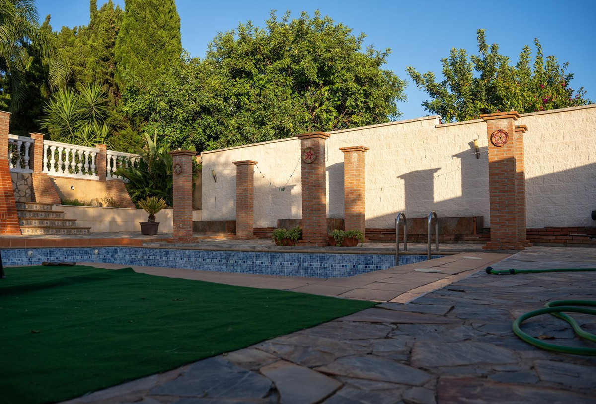 Se vende Villa - Chalet de 5 dormitorios en Costa Del Sol, Cadiz, España