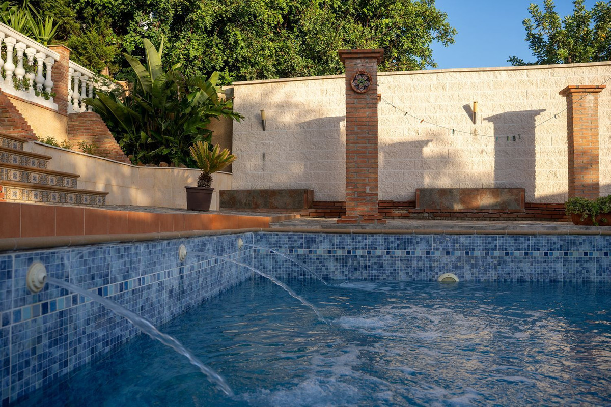 Se vende Villa - Chalet de 5 dormitorios en Costa Del Sol, Cadiz, España