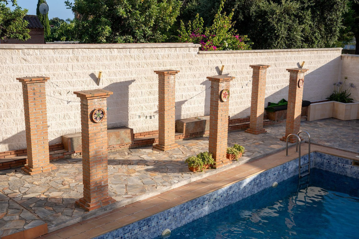 Se vende Villa - Chalet de 5 dormitorios en Costa Del Sol, Cadiz, España