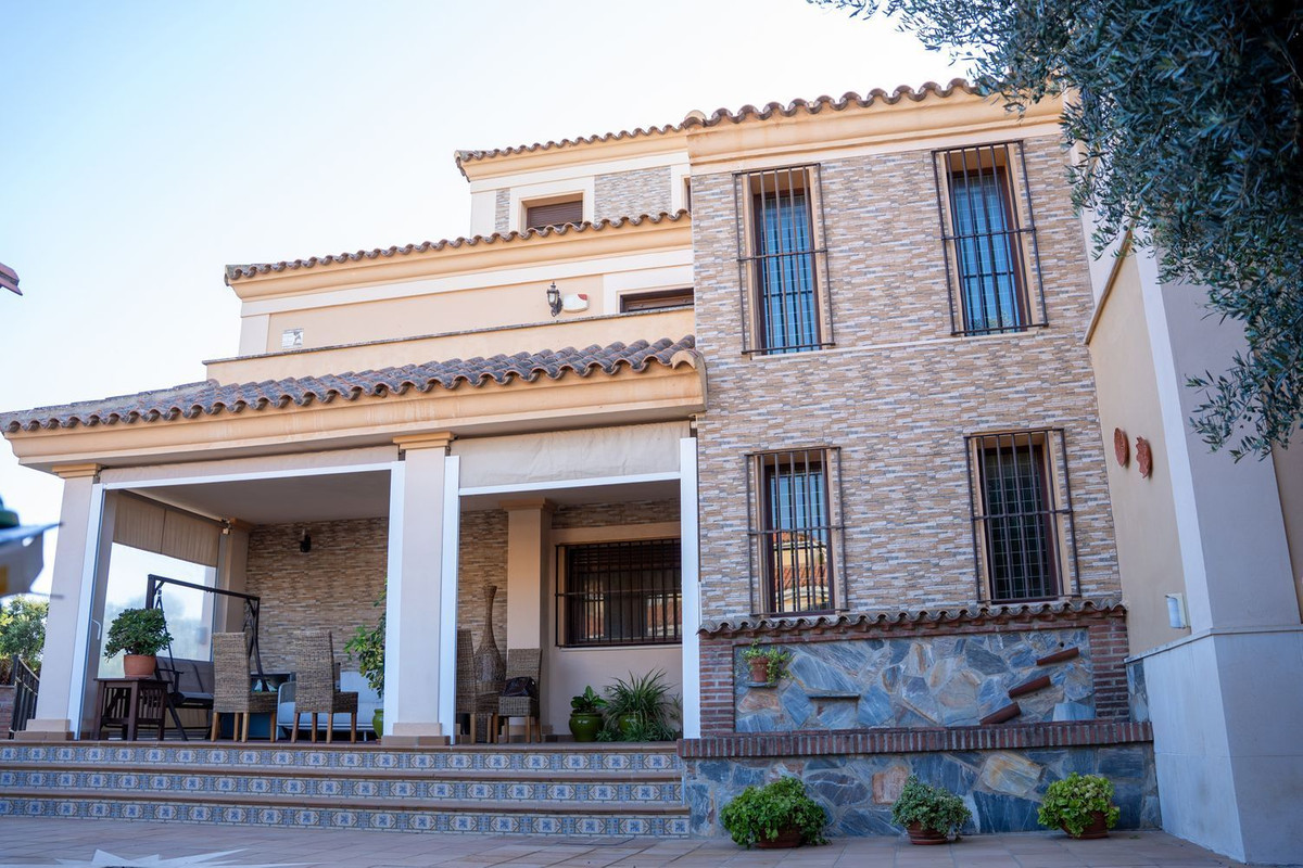 Se vende Villa - Chalet de 5 dormitorios en Costa Del Sol, Cadiz, España