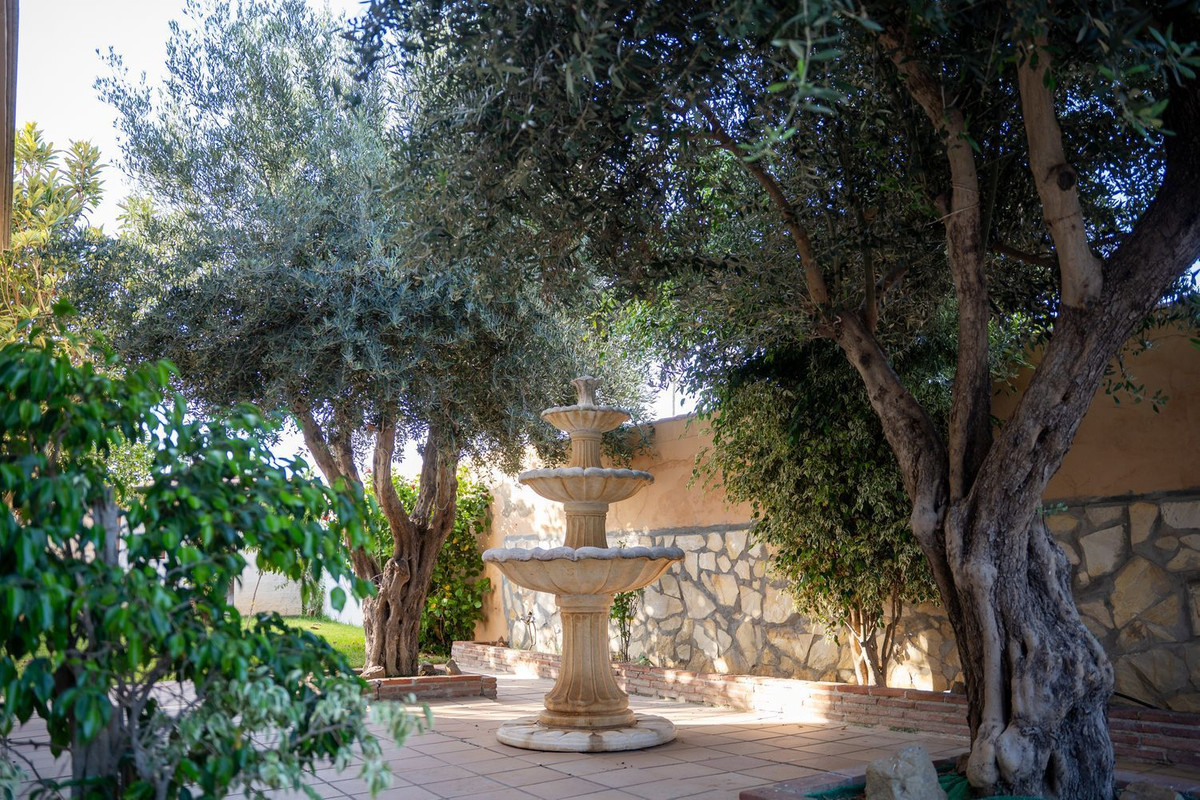 Se vende Villa - Chalet de 5 dormitorios en Costa Del Sol, Cadiz, España