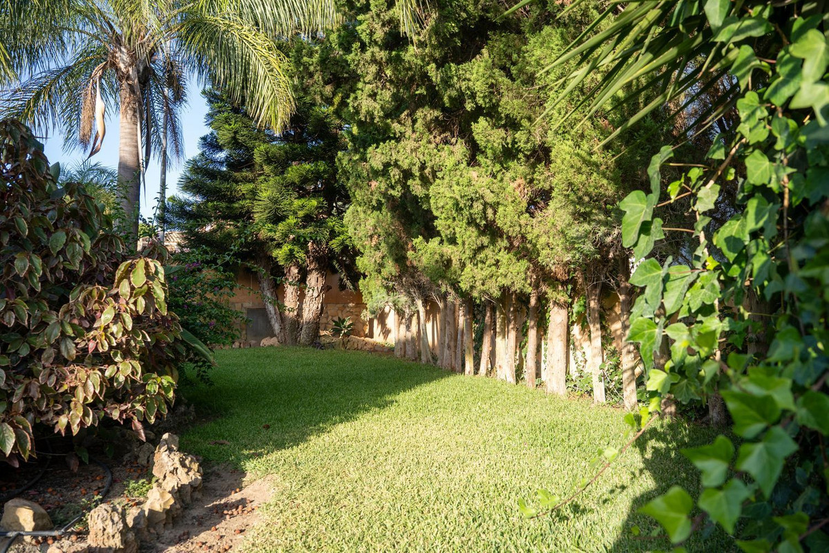 Se vende Villa - Chalet de 5 dormitorios en Costa Del Sol, Cadiz, España