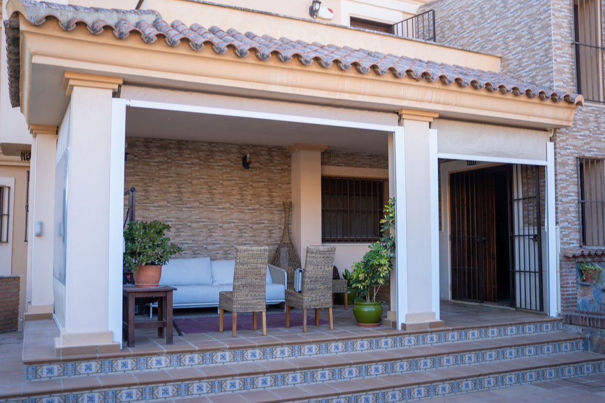 Se vende Villa - Chalet de 5 dormitorios en Costa Del Sol, Cadiz, España