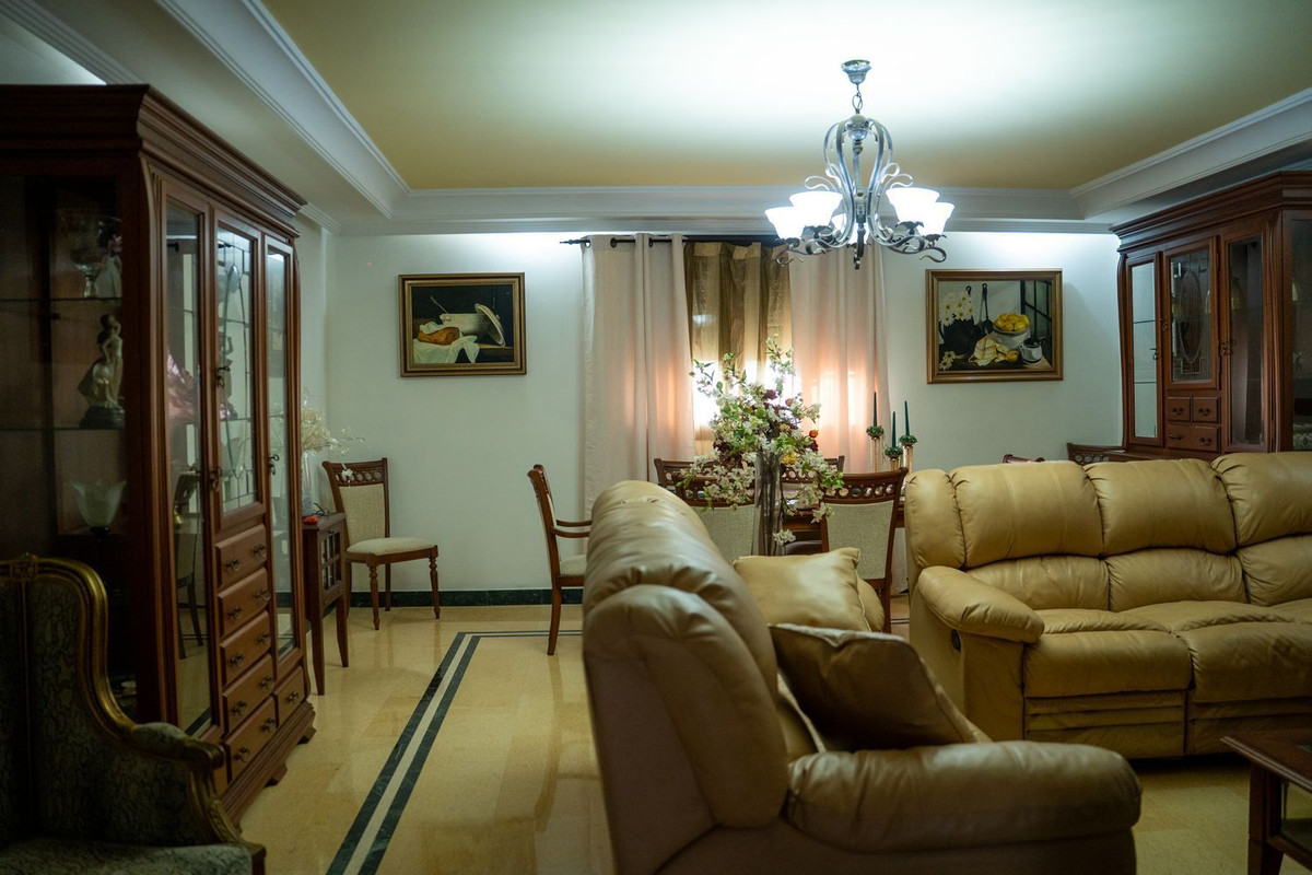 Se vende Villa - Chalet de 5 dormitorios en Costa Del Sol, Cadiz, España