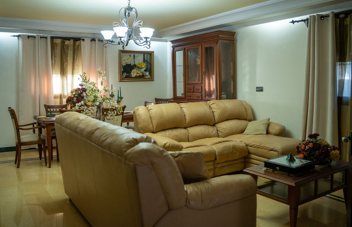 Se vende Villa - Chalet de 5 dormitorios en Costa Del Sol, Cadiz, España