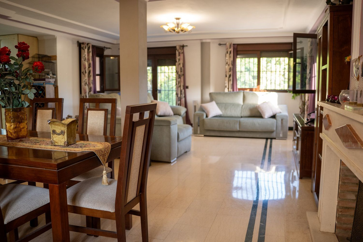 Se vende Villa - Chalet de 5 dormitorios en Costa Del Sol, Cadiz, España