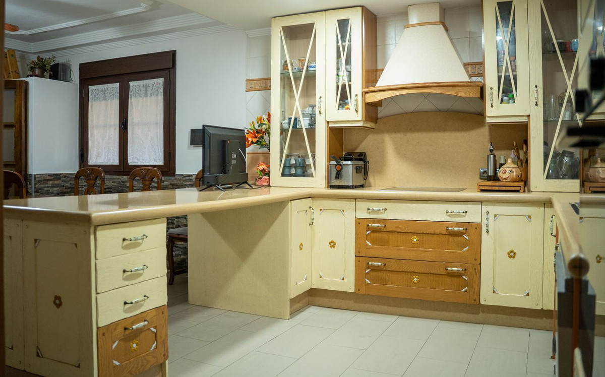 Se vende Villa - Chalet de 5 dormitorios en Costa Del Sol, Cadiz, España