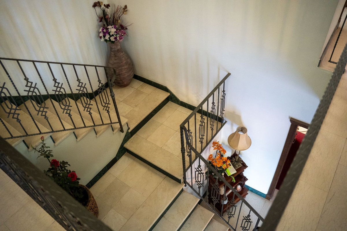 Se vende Villa - Chalet de 5 dormitorios en Costa Del Sol, Cadiz, España