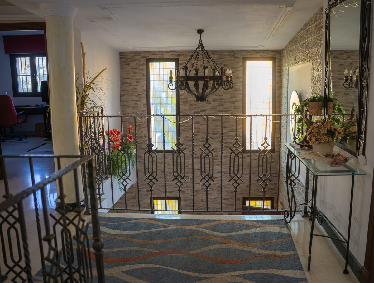 Se vende Villa - Chalet de 5 dormitorios en Costa Del Sol, Cadiz, España