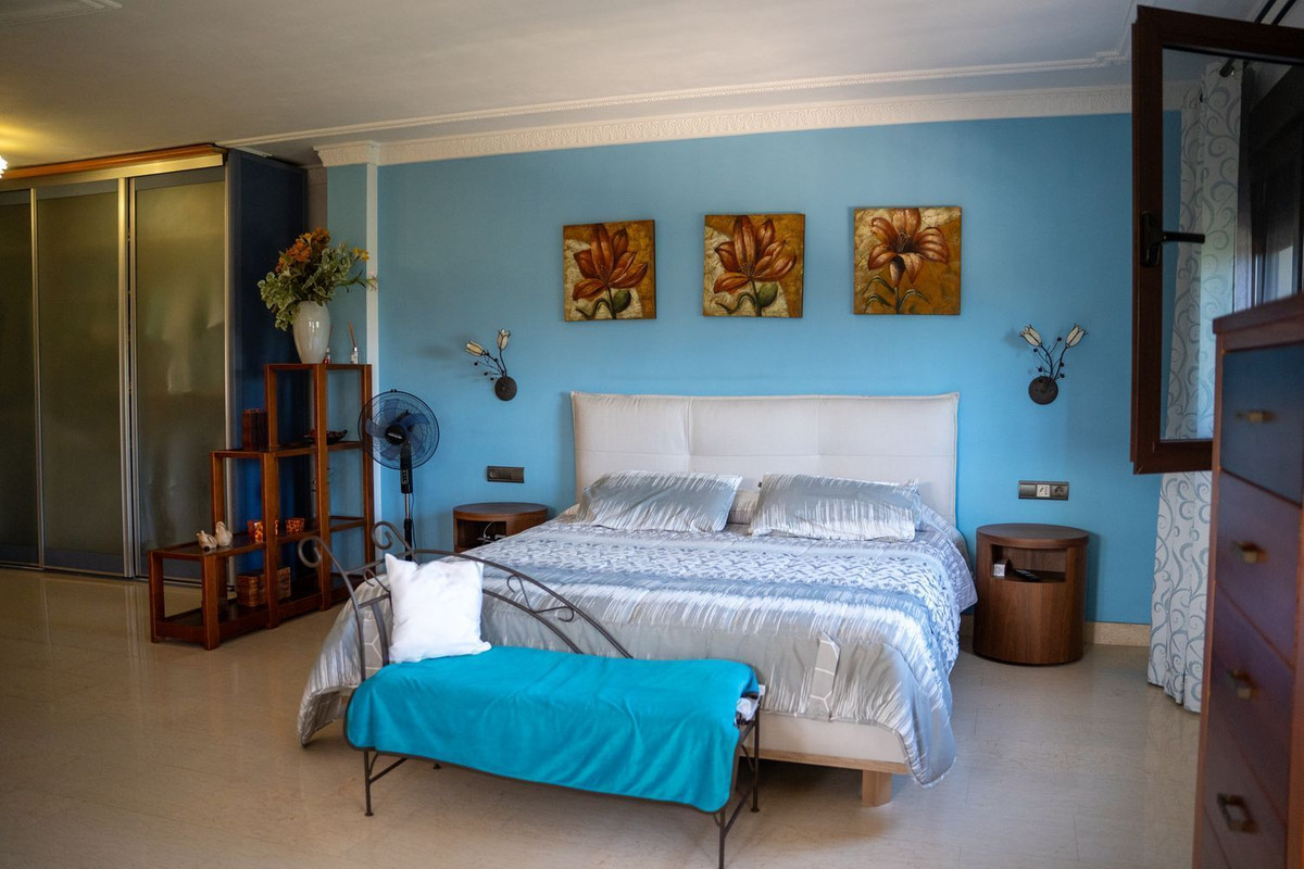 Se vende Villa - Chalet de 5 dormitorios en Costa Del Sol, Cadiz, España