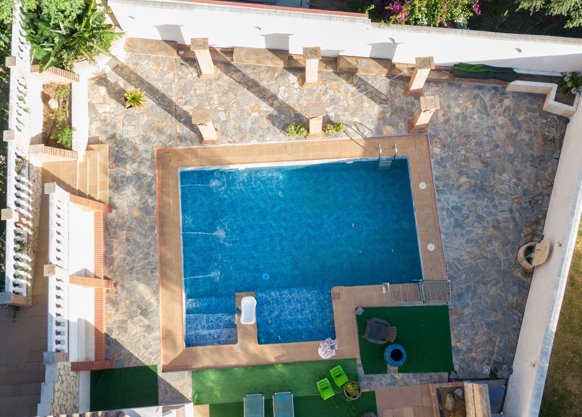 Se vende Villa - Chalet de 5 dormitorios en Costa Del Sol, Cadiz, España
