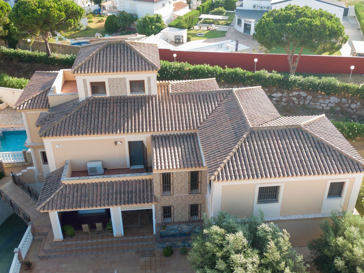 Se vende Villa - Chalet de 5 dormitorios en Costa Del Sol, Cadiz, España