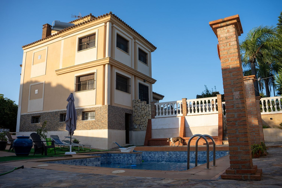 Se vende Villa - Chalet de 5 dormitorios en Costa Del Sol, Cadiz, España