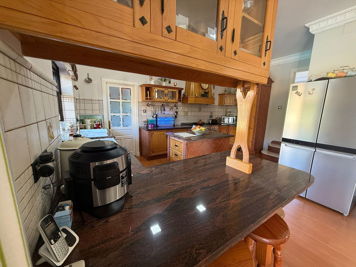 Se vende Villa - Chalet de 3 dormitorios en Costa Del Sol, Cadiz, España