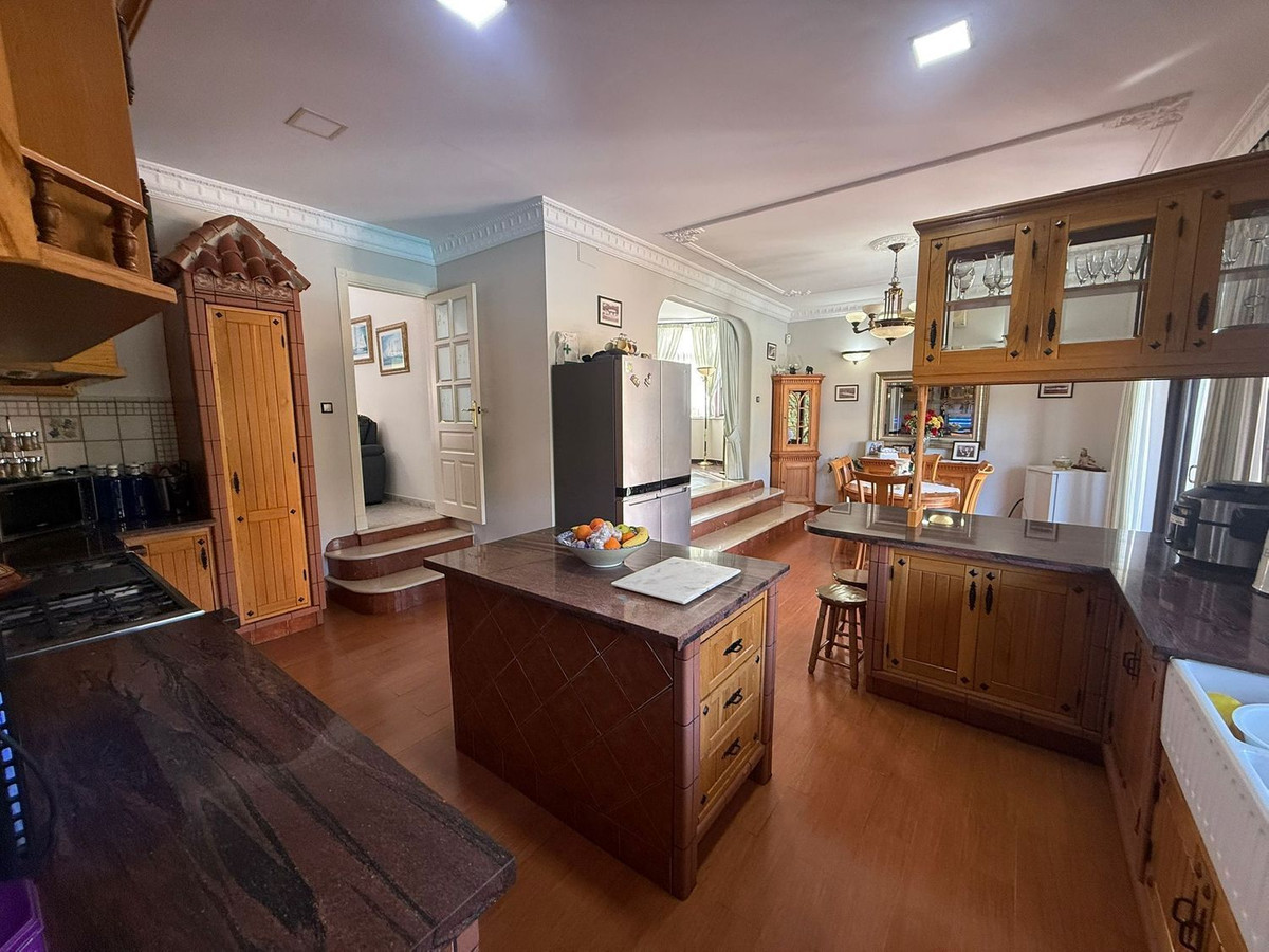 Se vende Villa - Chalet de 3 dormitorios en Costa Del Sol, Cadiz, España