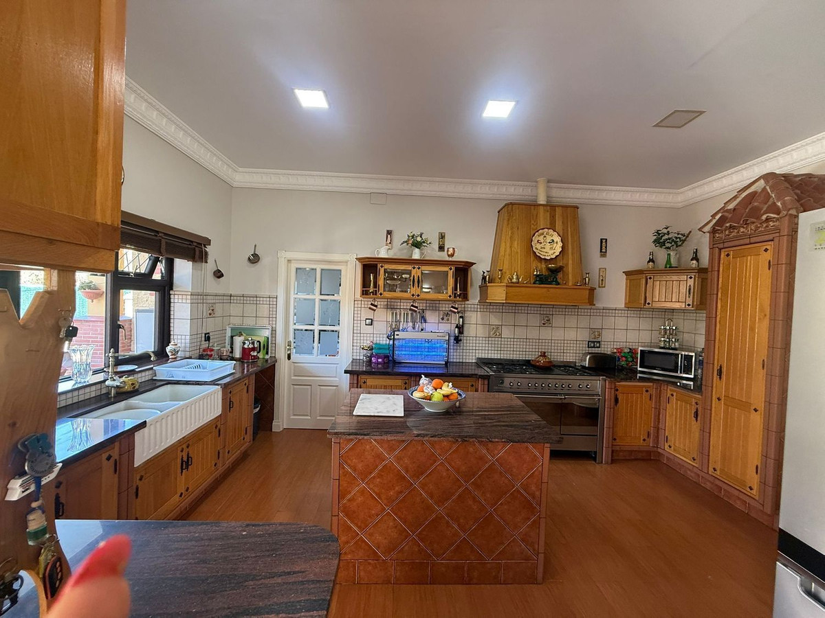 Se vende Villa - Chalet de 3 dormitorios en Costa Del Sol, Cadiz, España