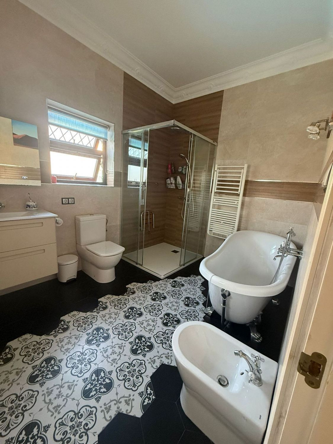 Se vende Villa - Chalet de 3 dormitorios en Costa Del Sol, Cadiz, España