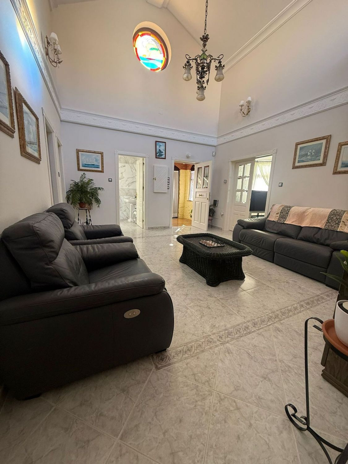 Se vende Villa - Chalet de 3 dormitorios en Costa Del Sol, Cadiz, España