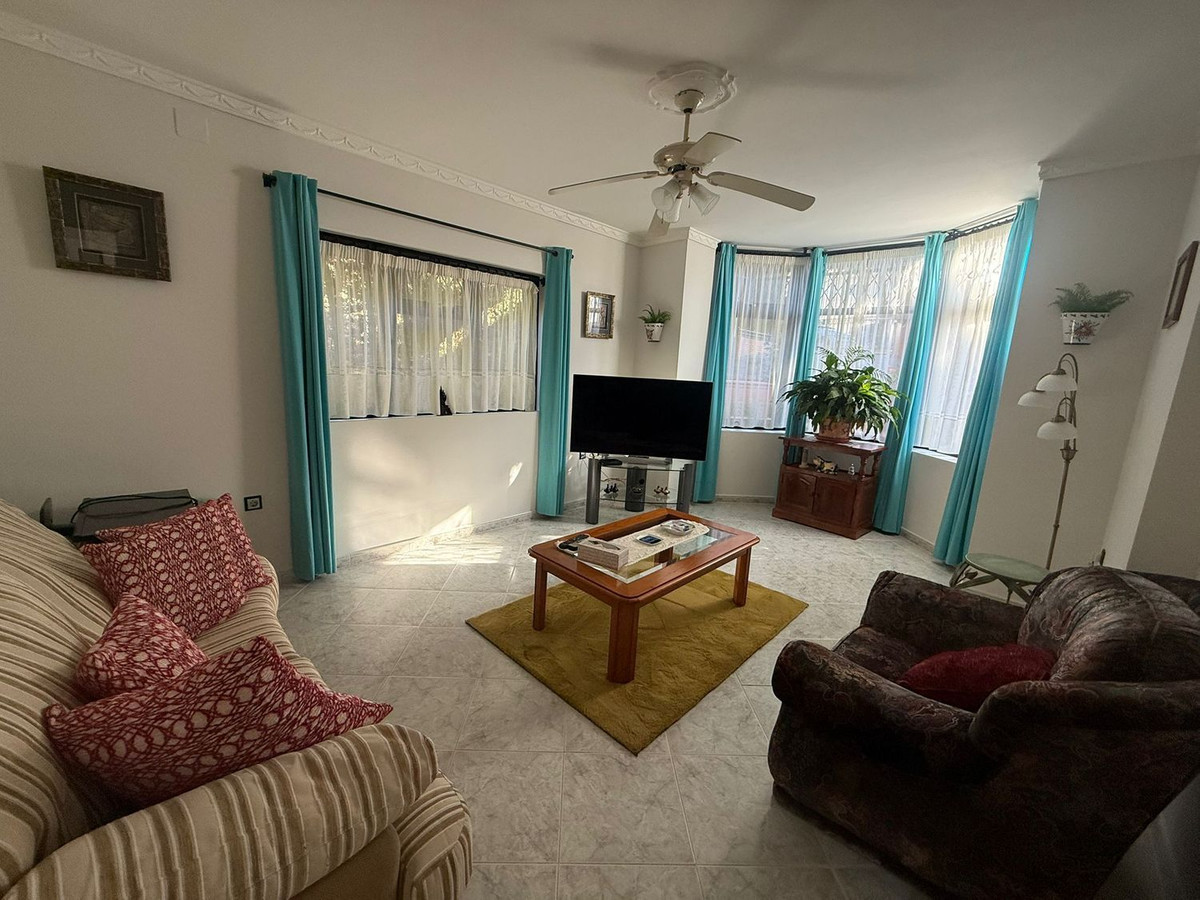 Se vende Villa - Chalet de 3 dormitorios en Costa Del Sol, Cadiz, España