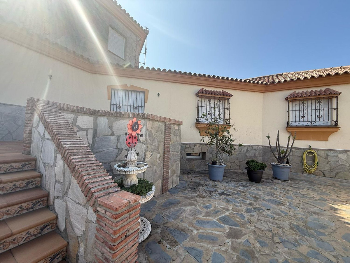 Se vende Villa - Chalet de 4 dormitorios en Costa Del Sol, Cadiz, España
