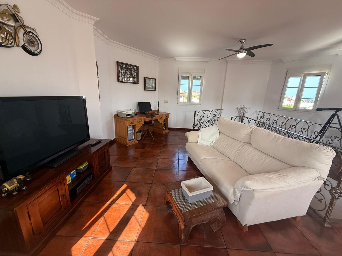 Se vende Villa - Chalet de 4 dormitorios en Costa Del Sol, Cadiz, España