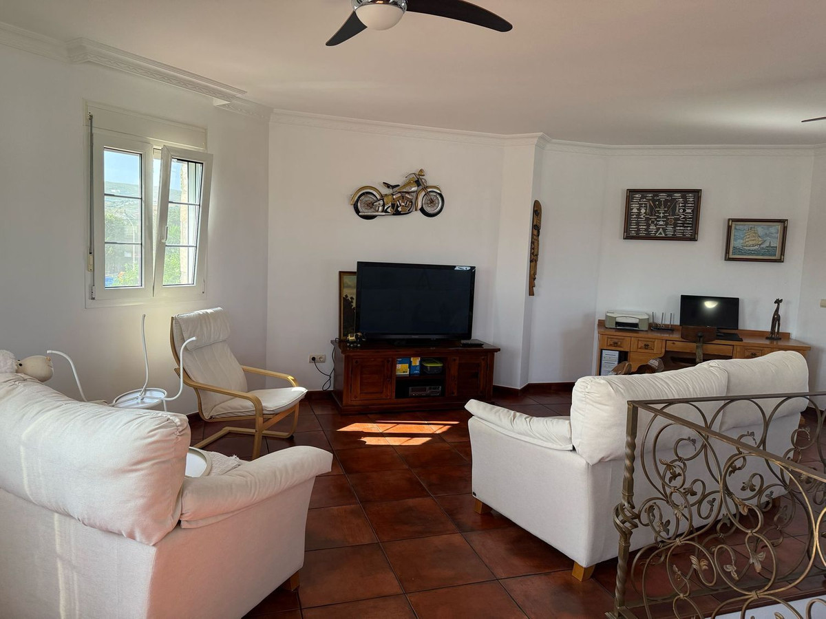 Se vende Villa - Chalet de 4 dormitorios en Costa Del Sol, Cadiz, España