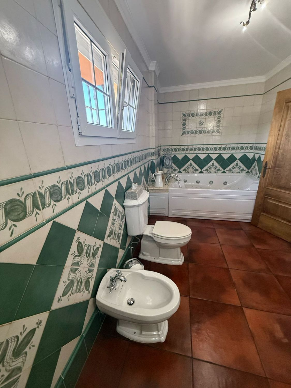 Se vende Villa - Chalet de 4 dormitorios en Costa Del Sol, Cadiz, España