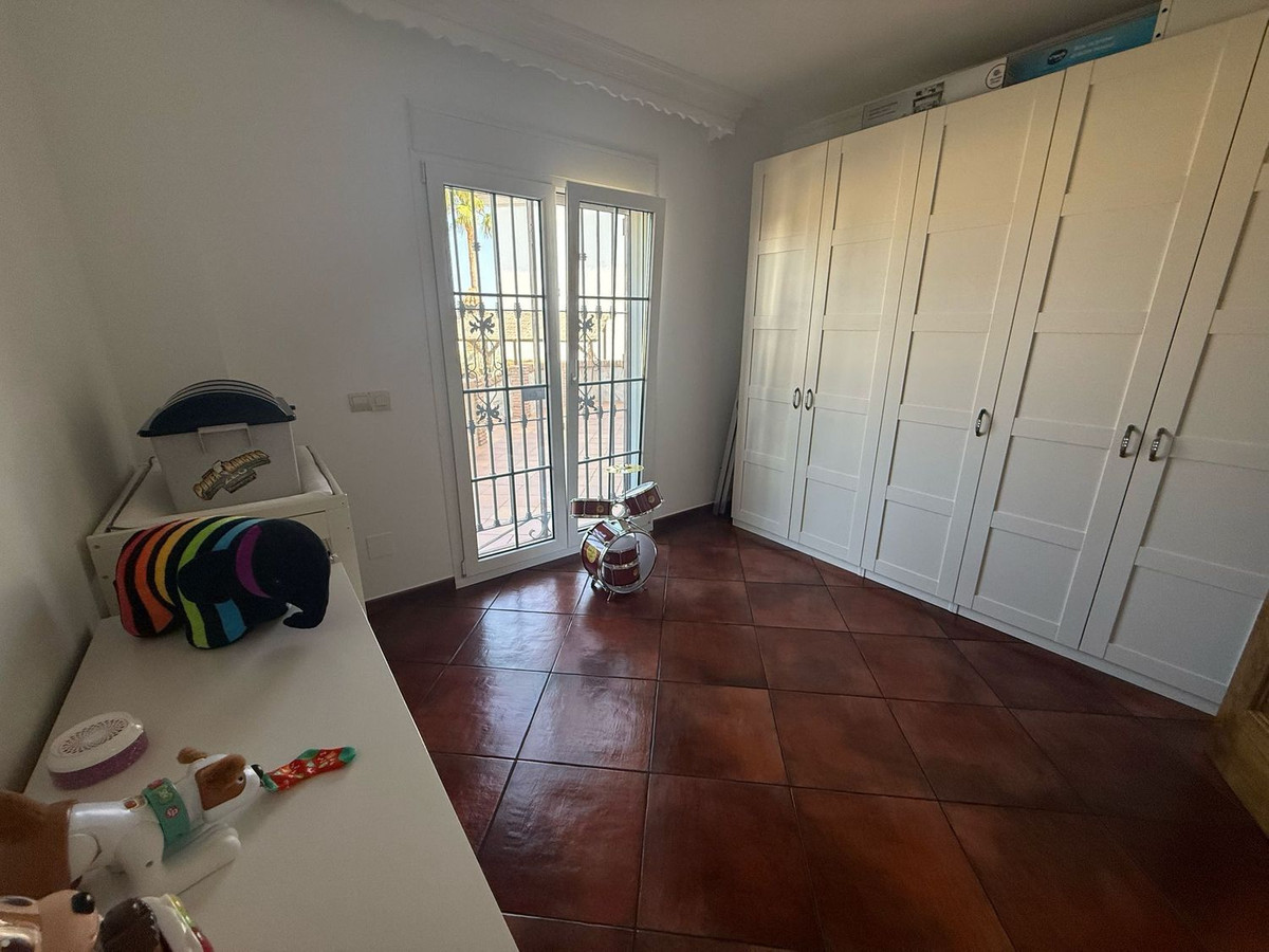Se vende Villa - Chalet de 4 dormitorios en Costa Del Sol, Cadiz, España