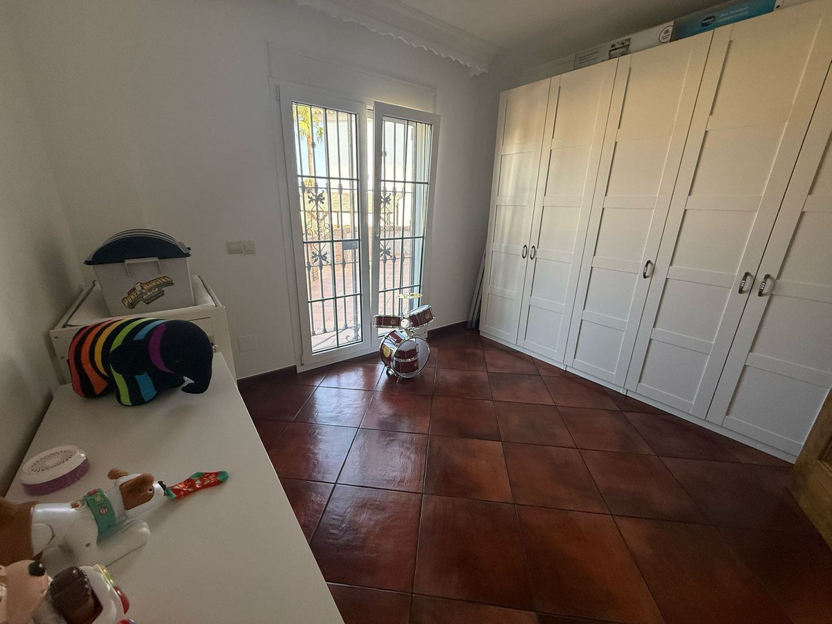 Se vende Villa - Chalet de 4 dormitorios en Costa Del Sol, Cadiz, España