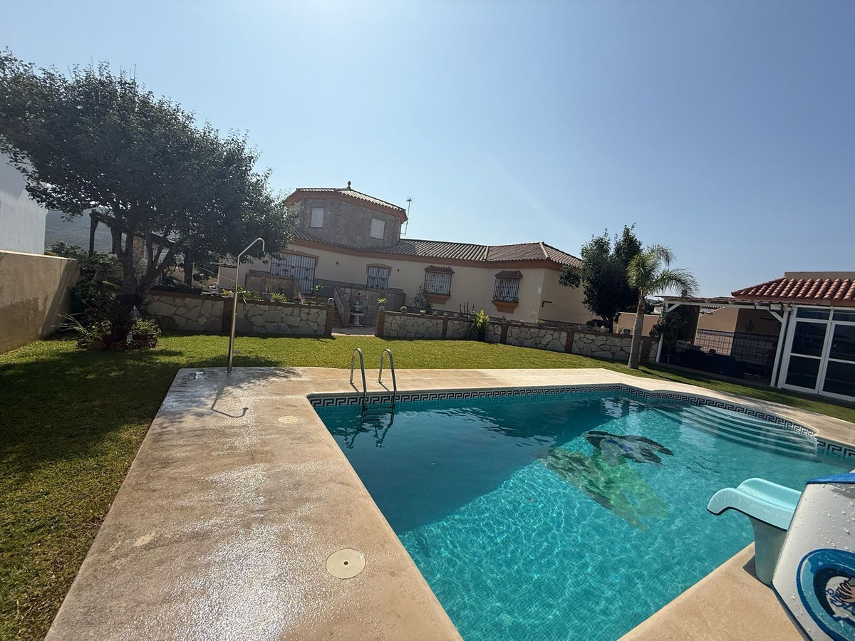 Se vende Villa - Chalet de 4 dormitorios en Costa Del Sol, Cadiz, España