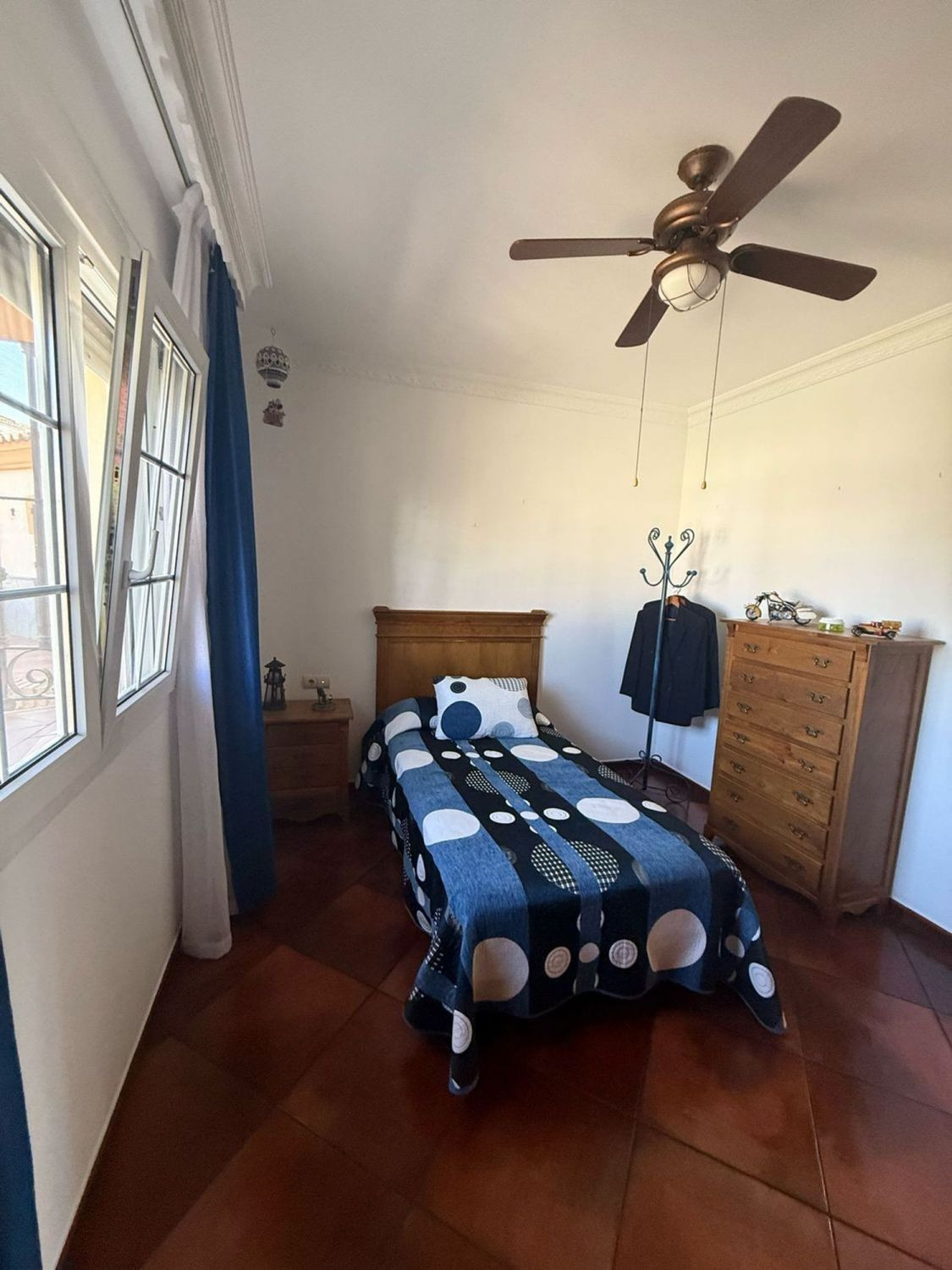 Se vende Villa - Chalet de 4 dormitorios en Costa Del Sol, Cadiz, España