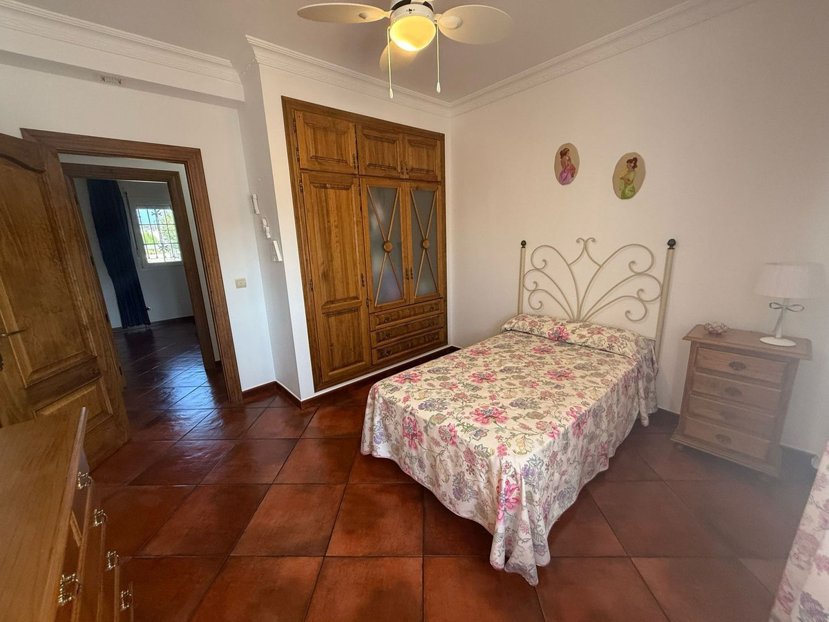 Se vende Villa - Chalet de 4 dormitorios en Costa Del Sol, Cadiz, España