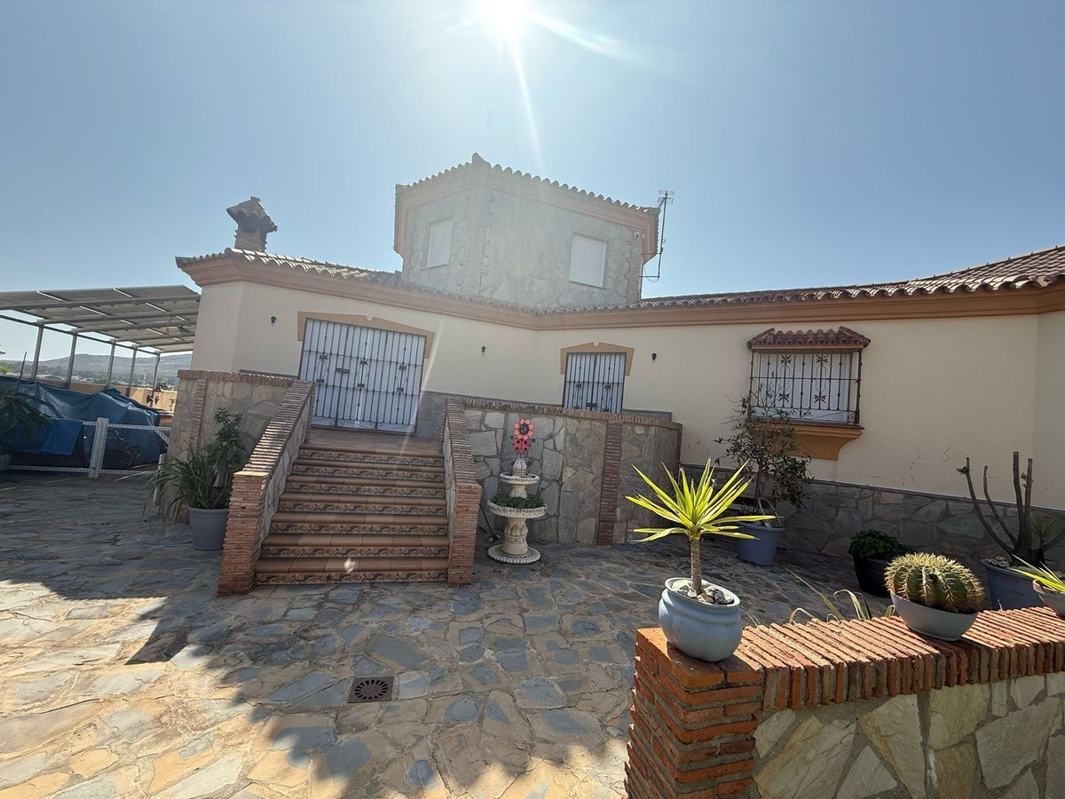 Se vende Villa - Chalet de 4 dormitorios en Costa Del Sol, Cadiz, España