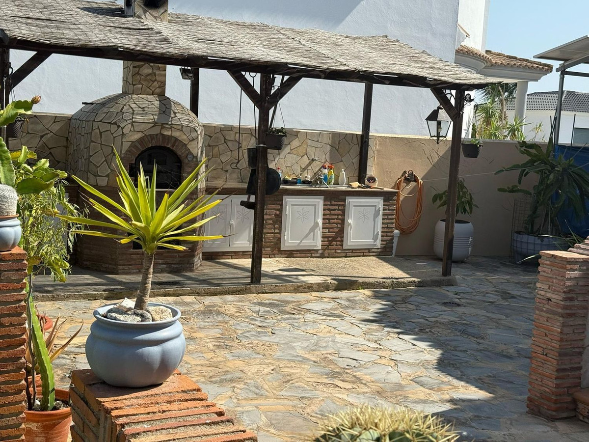 Se vende Villa - Chalet de 4 dormitorios en Costa Del Sol, Cadiz, España