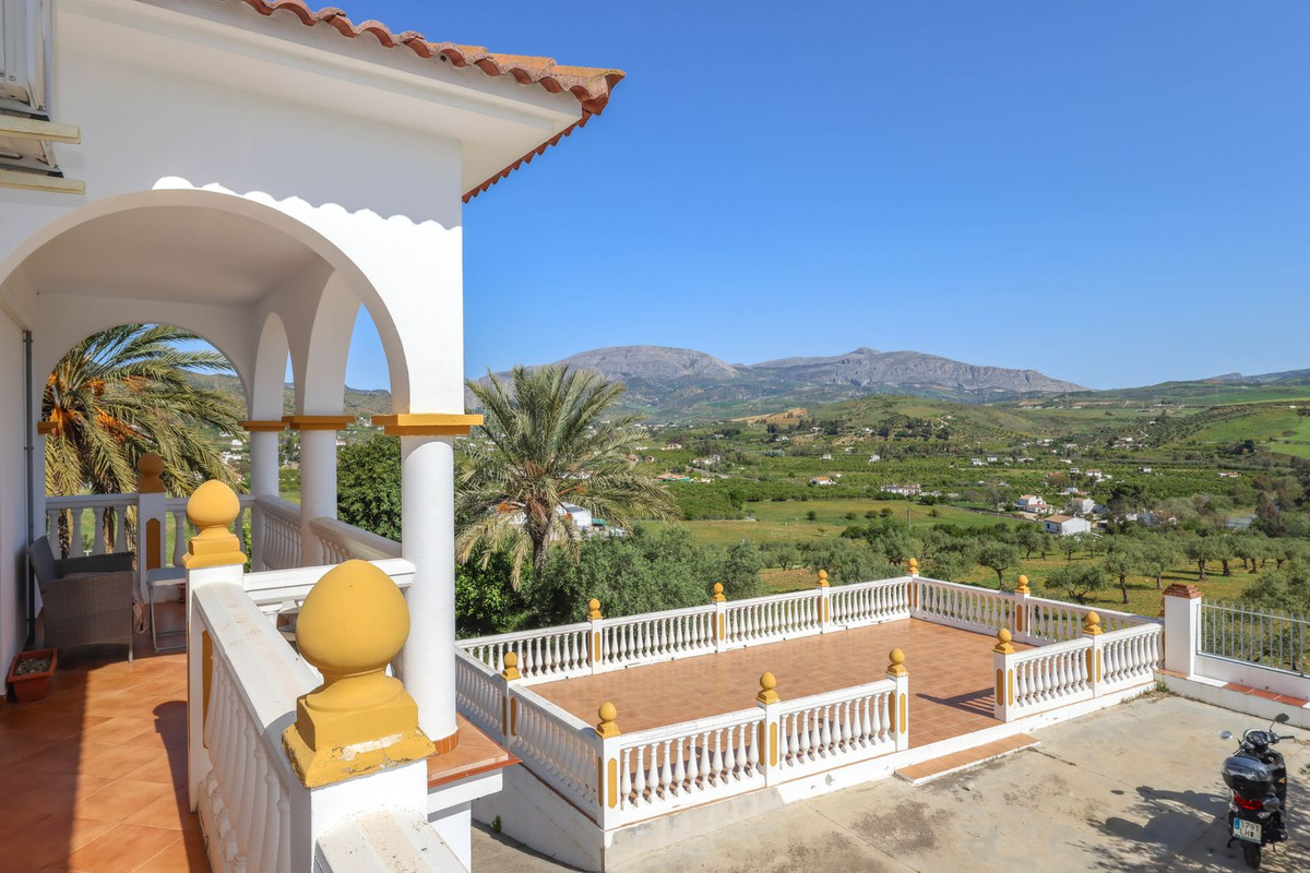 3 Bed Townhouse for sale in Alora Costa Del Sol, Málaga, Spain