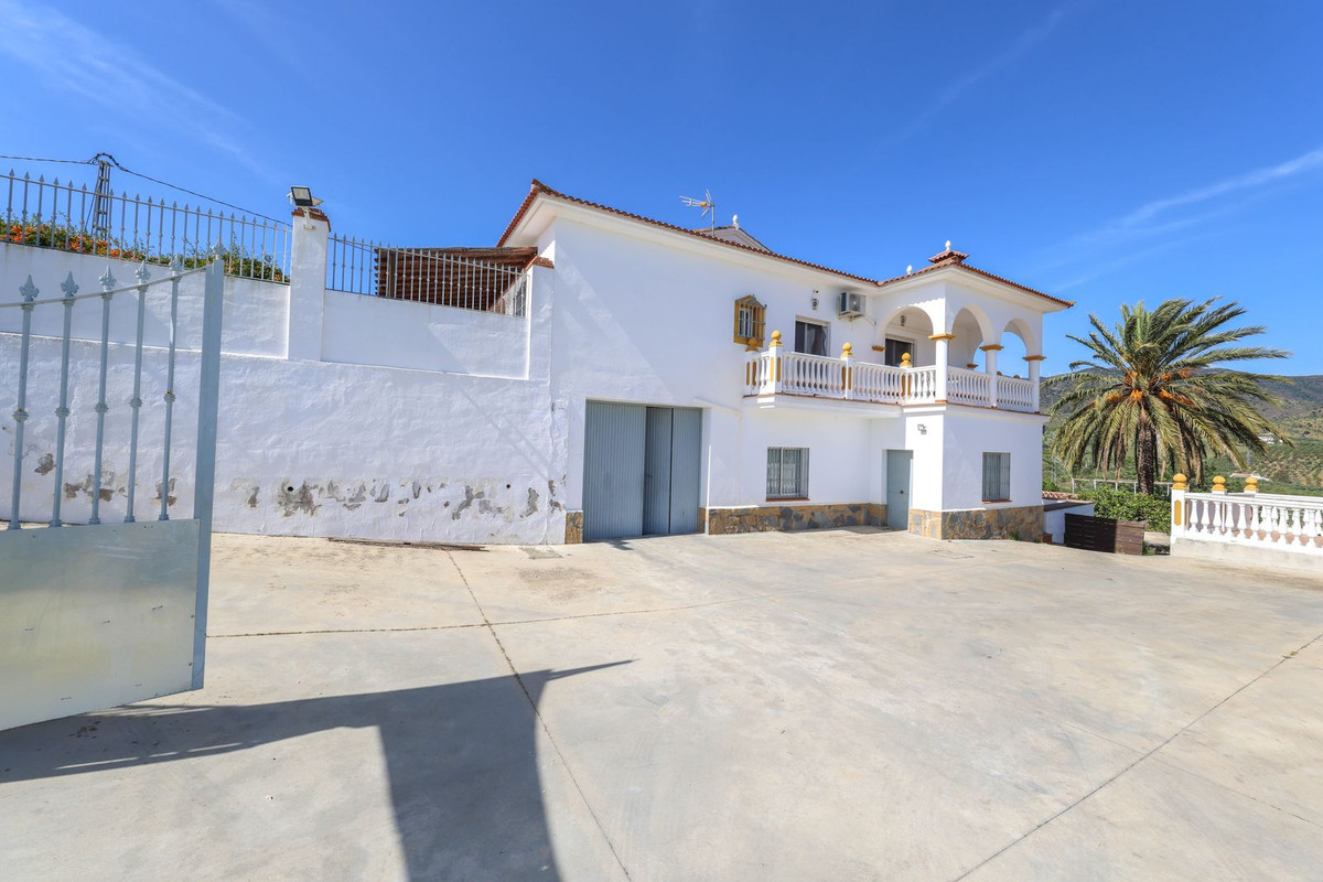 3 Bed Townhouse for sale in Alora Costa Del Sol, Málaga, Spain