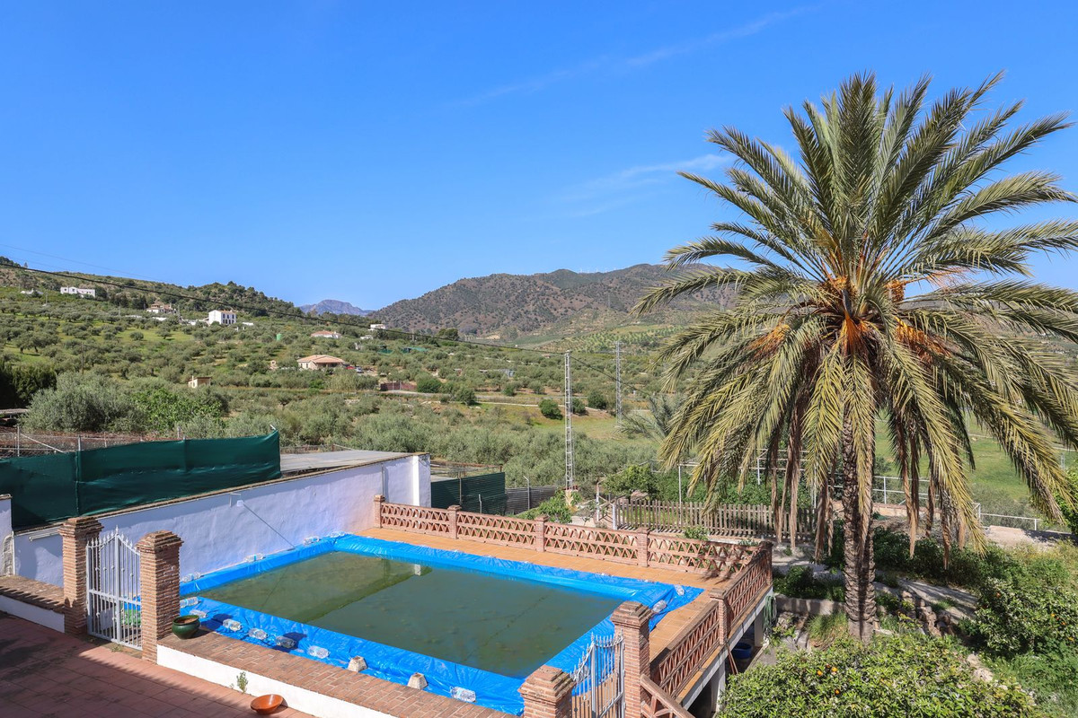 3 Bed Townhouse for sale in Alora Costa Del Sol, Málaga, Spain