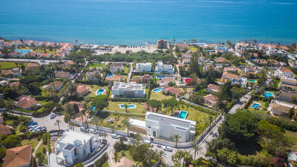4 Bed Townhouse for sale in Marbesa Costa Del Sol, Málaga, Spain