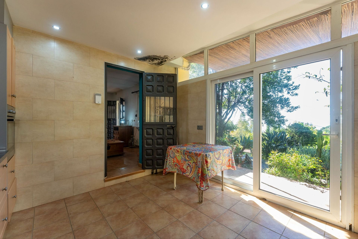 Se vende Finca - Cortijo de 2 dormitorios en Costa Del Sol, Málaga, España