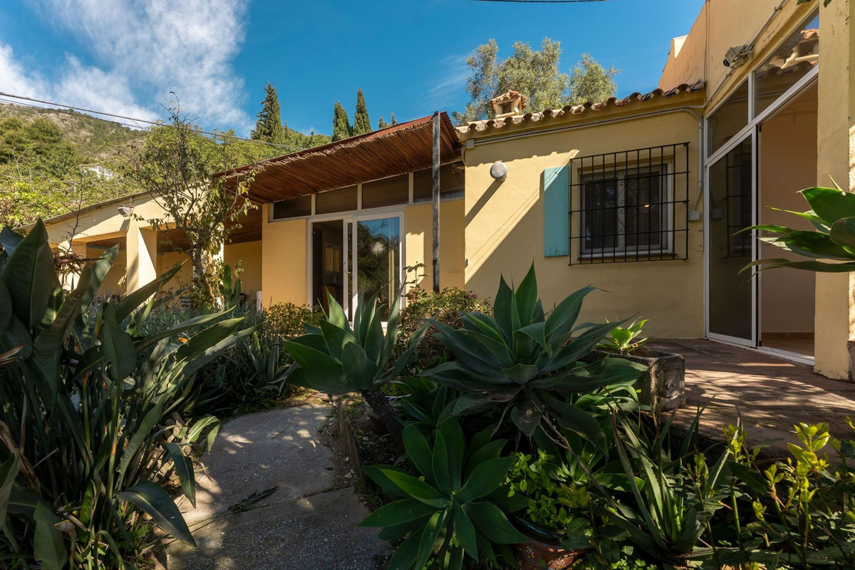 Se vende Finca - Cortijo de 2 dormitorios en Costa Del Sol, Málaga, España