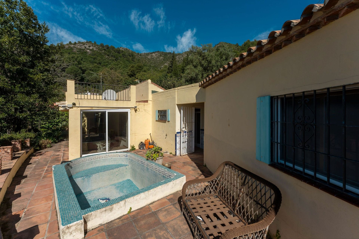 Se vende Finca - Cortijo de 2 dormitorios en Costa Del Sol, Málaga, España