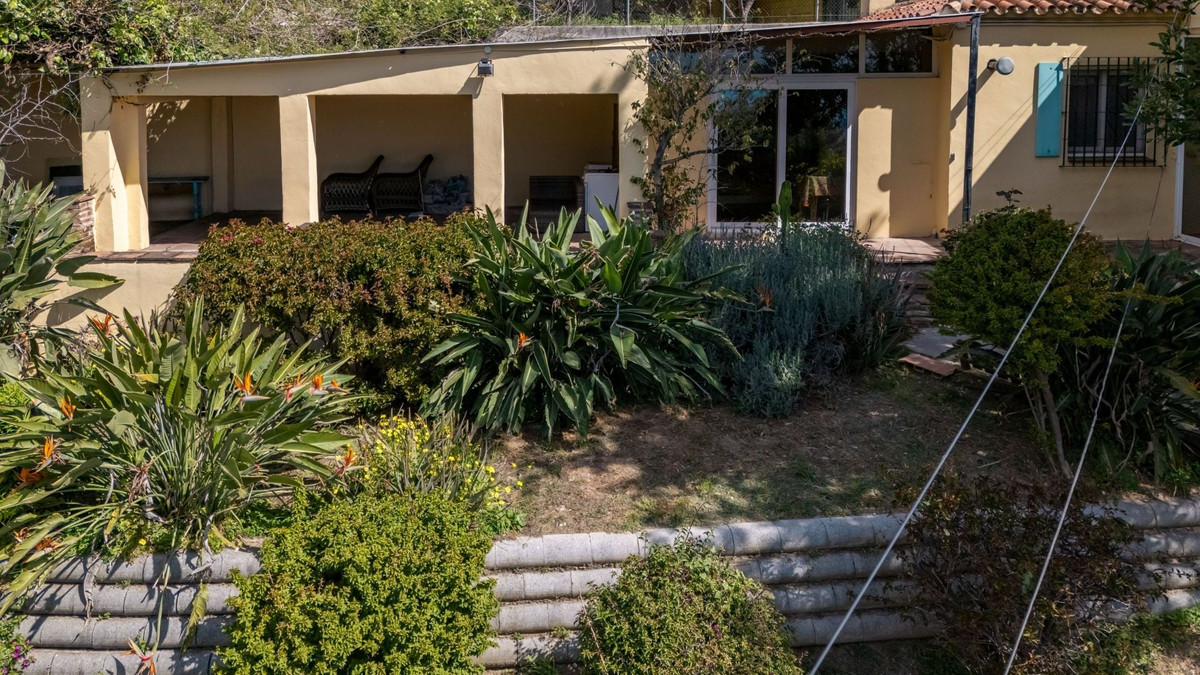 Se vende Finca - Cortijo de 2 dormitorios en Costa Del Sol, Málaga, España